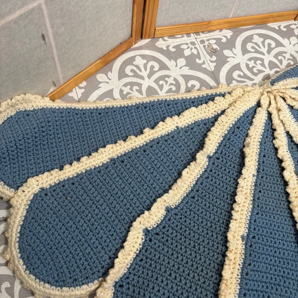 Handmade Crochet Peacock Tail Feather Wall Hanging Decor Blue‎ Cream Floral